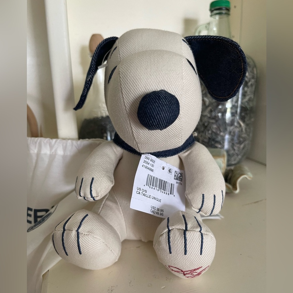 American Eagle Outfitters off white and black snoopy toy with bag